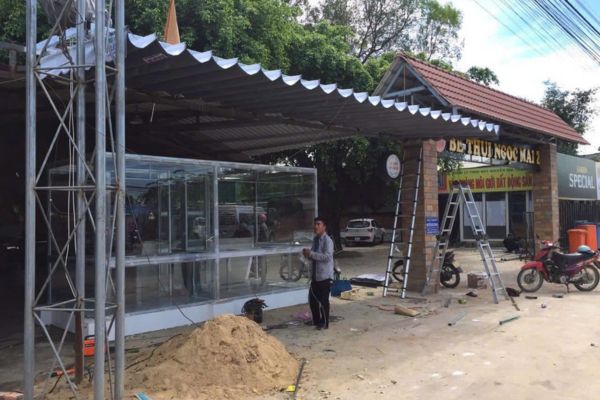 mái hiên tại long thành
