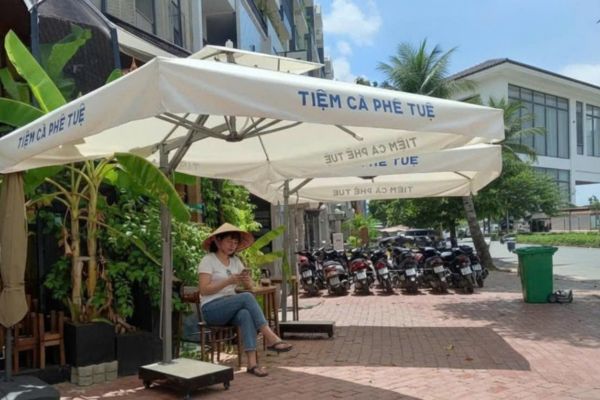 dù che quán cafe quận 2